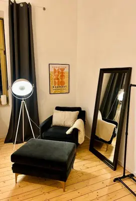 Ein Sitzbereich in der Unterkunft FeelsLikeHome - Stylische und zentrale Altbauwohnung mit Terrasse&Garten