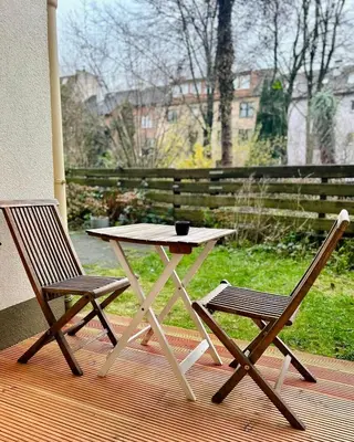 Ein Garten an der Unterkunft FeelsLikeHome - Stylische und zentrale Altbauwohnung mit Terrasse&Garten