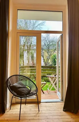 Ein Balkon oder eine Terrasse in der Unterkunft FeelsLikeHome - Stylische und zentrale Altbauwohnung mit Terrasse&Garten