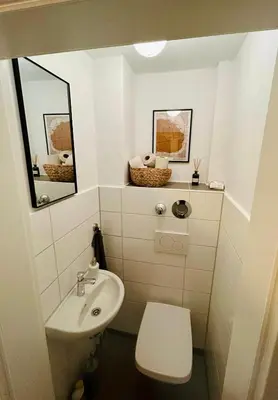 Ein Badezimmer in der Unterkunft FeelsLikeHome - Stylische und zentrale Altbauwohnung mit Terrasse&Garten