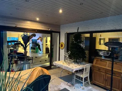 Ein Sitzbereich in der Unterkunft Villa Casa Blanca mit Privatem Schwimmbad 26 grad und Sauna