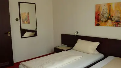 Ein Bett oder Betten in einem Zimmer der Unterkunft Hotel Stadt Hamm