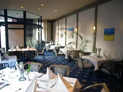 Ein Restaurant oder anderes Speiselokal in der Unterkunft Hotel Stadt Hamm
