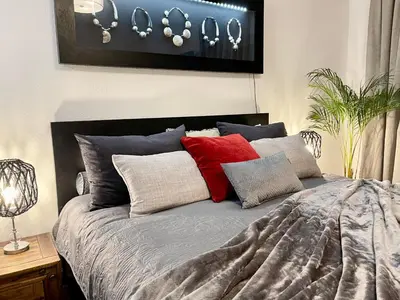 Ein Bett oder Betten in einem Zimmer der Unterkunft Tunnel Apartment - Nordbahntrasse, Kontaktloser Self-Check-in, Netflix