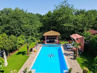 Der Swimmingpool an oder in der Nähe von Ferienwohnung 