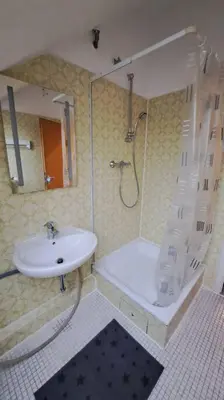 Ein Badezimmer in der Unterkunft Kleine Wohnung Uninähe. Bad. Wlan Küche