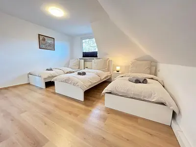 Ein Bett oder Betten in einem Zimmer der Unterkunft FeWo & Monteurwohnung