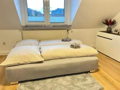Ein Bett oder Betten in einem Zimmer der Unterkunft FeWo & Monteurwohnung
