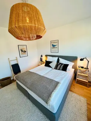 Ein Bett oder Betten in einem Zimmer der Unterkunft FeelsLikeHome - Wunderschöne und zentrale Wohnung mit Balkon&Parkplatz