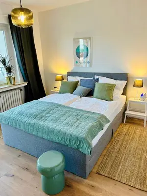 Ein Bett oder Betten in einem Zimmer der Unterkunft FeelsLikeHome - Wunderschöne und zentrale Wohnung mit Balkon&Parkplatz