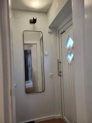 Grundriss der Unterkunft Ruhiges Apartment & Veranda mit guter Anbindung