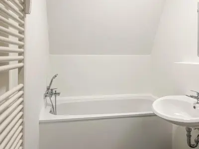 Ein Badezimmer in der Unterkunft T&K Apartments - 2 - 5 Room Apartments - Heart of Solingen-Hofgarten
