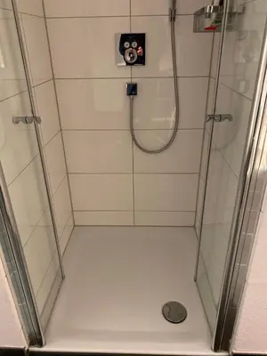 Ein Badezimmer in der Unterkunft Zimmer am Bachlauf