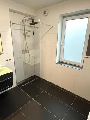 Ein Badezimmer in der Unterkunft Haus mit Panoramablick auf den Phönixsee