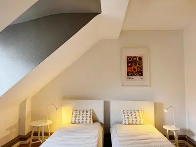 Ein Bett oder Betten in einem Zimmer der Unterkunft Big flat with fresh renovation, free parking, SonyPS, Netflix