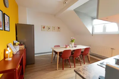 Ein Sitzbereich in der Unterkunft Big flat with fresh renovation, free parking, SonyPS, Netflix