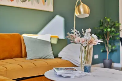 Ein Sitzbereich in der Unterkunft Zeche trifft Villa Apartments by Cordis Sky für bis zu 4 Personen 5 Minuten zur Messe Essen oder Hauptbahnhof