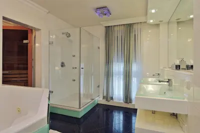 Ein Badezimmer in der Unterkunft Penthouse Mülheim- Ruhr - Zentral - Edel - Luxus pur