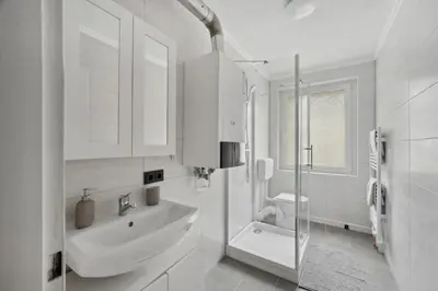 Grundriss der Unterkunft Modernes 4 Zimmer Apartment mit brandneuer Einrichtung