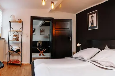 Ein Bett oder Betten in einem Zimmer der Unterkunft Modern & black - City - Netflix - Wifi - 4 Person