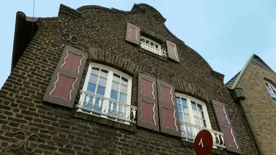 Das Gebäude in dem sich das Ferienhaus befindet