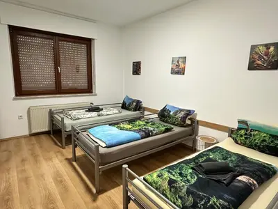 Ein Bett oder Betten in einem Zimmer der Unterkunft Duisburg FeelHome,Flughafen nah,6-8 Pers,Badewanne,Zentral,Terrasse,Ground Floor