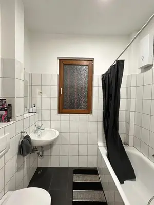 Ein Badezimmer in der Unterkunft Duisburg FeelHome,Flughafen nah,6-8 Pers,Badewanne,Zentral,Terrasse,Ground Floor