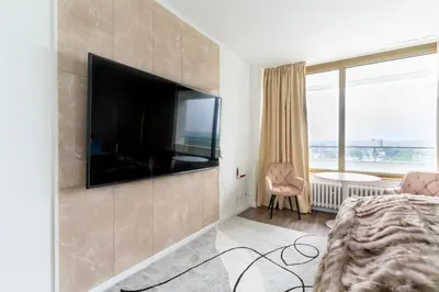 TV/Unterhaltungsangebot in der Unterkunft RüSuite - Messe Essen I King Size Bed I 75 Zoll TV
