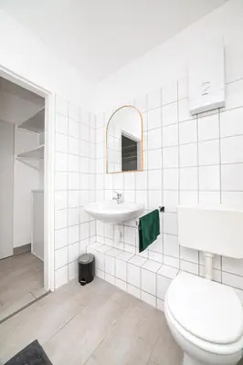Ein Badezimmer in der Unterkunft Smart Home - Wuppertal - Perfect for 6 Guests - Central - Netflix - Schwebebahn - Free Parking Zone