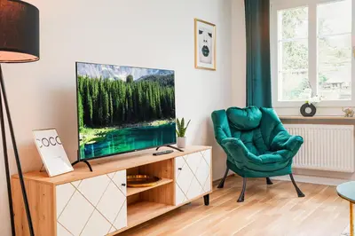 TV/Unterhaltungsangebot in der Unterkunft Smart Home - Wuppertal - Perfect for 6 Guests - Central - Netflix - Schwebebahn - Free Parking Zone