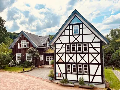 Das Gebäude in dem sich das Ferienhaus befindet