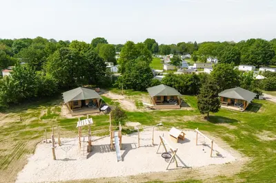 Ein Kinderspielbereich in der Unterkunft Glamping Borken