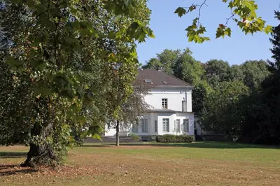 Ein Garten an der Unterkunft Apartment Düsseldorf-Lohausen II