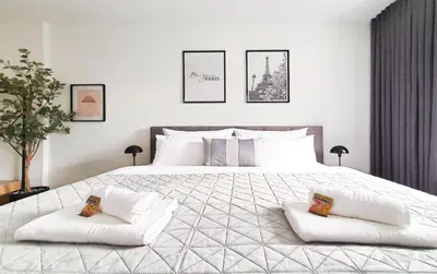 Ein Bett oder Betten in einem Zimmer der Unterkunft LIVATION - Apartments Hamm-Mitte - 2 Zi - Nespresso - SmartTV - freeWiFi - ausgestattete Küche - 24h Check-In - bis 4 Pers pro Apartment