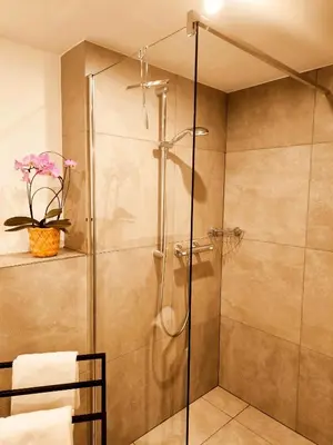 Ein Badezimmer in der Unterkunft RüWellnessSuite I Rü-Stern I Messe I Klinikum