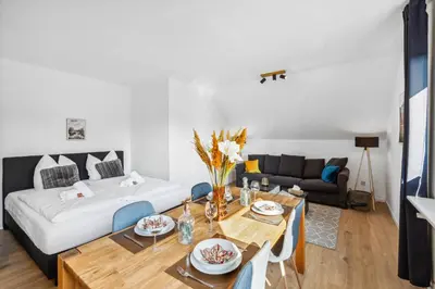Ein Bett oder Betten in einem Zimmer der Unterkunft City Chalet - 73m2-Boxspringbett-neu renoviert-Küche-sehr ruhig