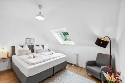 Ein Bett oder Betten in einem Zimmer der Unterkunft City Chalet - 73m2-Boxspringbett-neu renoviert-Küche-sehr ruhig