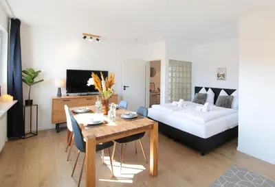 Ein Bett oder Betten in einem Zimmer der Unterkunft City Chalet - 73m2-Boxspringbett-neu renoviert-Küche-sehr ruhig