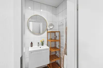 Ein Badezimmer in der Unterkunft City Chalet - 73m2-Boxspringbett-neu renoviert-Küche-sehr ruhig