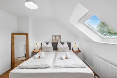Ein Bett oder Betten in einem Zimmer der Unterkunft City Chalet - 73m2-Boxspringbett-neu renoviert-Küche-sehr ruhig
