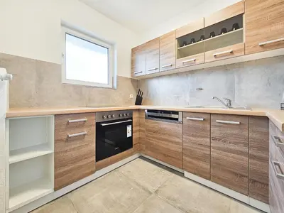 Küche/Küchenzeile in der Unterkunft Tolstov Apartments - Monteurwohnungen - 2 Schlafzimmer - Küche - Balkon - Waschmaschine - 25 Min zur Messe DUS