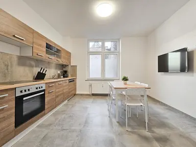 Küche/Küchenzeile in der Unterkunft Tolstov Apartments - 3 Zimmer Wohnung - 25 Min zur Messe DUS