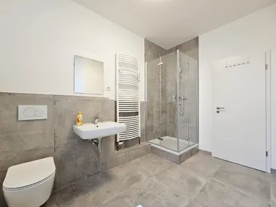 Ein Badezimmer in der Unterkunft Tolstov Apartments - 3 Zimmer Wohnung - 25 Min zur Messe DUS
