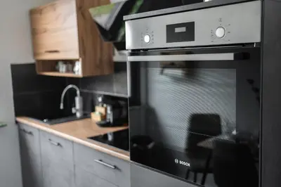 Küche/Küchenzeile in der Unterkunft 1-4 Gäste Wohnung W-Lan, Netflix, Amazon, Parken, Arbeitsplatz, 24h Check in ,Vollausgestattet Küche, Handtücher Seife u,v,m für Geschäftsreisende, Paare, Familien ,