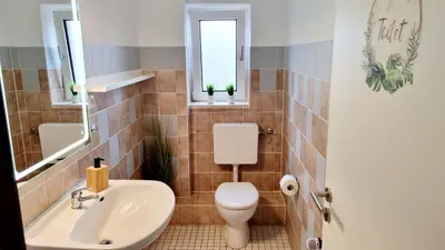 Ein Badezimmer in der Unterkunft 135m²-Apartment I max. 8 Gäste I Zentral I Küche I Balkon I Parken I WLAN