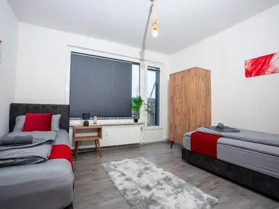 Ein Sitzbereich in der Unterkunft Livemore24 - Space in Duisburg WLAN - Smart-TV - 24-7 Check-in und Küche