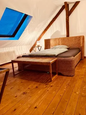 Ein Sitzbereich in der Unterkunft b e d & a g e d e s i g n -medium- wunderschönes Zimmer mit Bad - Rechnungserstellung für Geschäftsreisende & Firmen