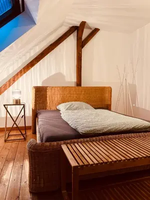 Ein Bett oder Betten in einem Zimmer der Unterkunft b e d & a g e d e s i g n -medium- wunderschönes Zimmer mit Bad - Rechnungserstellung für Geschäftsreisende & Firmen