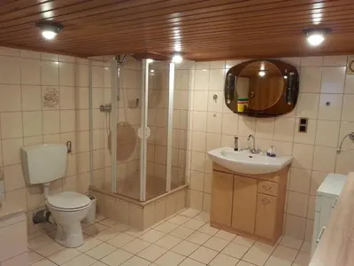 Ein Badezimmer in der Unterkunft Ferienwohnung Bottrop Radetzki