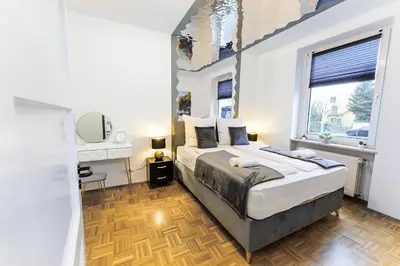 Ein Bett oder Betten in einem Zimmer der Unterkunft Zentral-Kingsize Bett-Playstation 4-HBF nach Köln und Düsseldorf